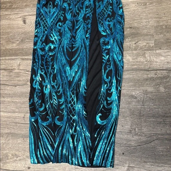Teal Maxi Dress with Intricate Patterns - Picture 3 of 7